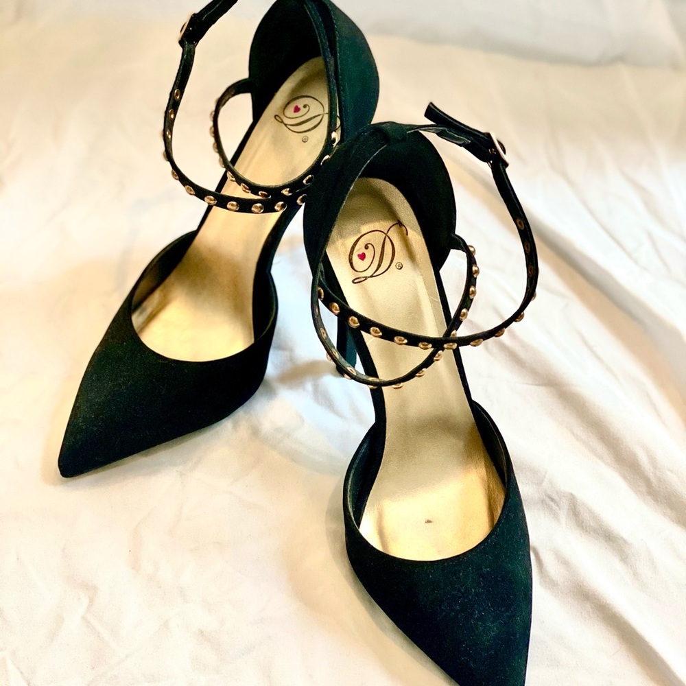 Diva black pointed heel with studded strap size 7